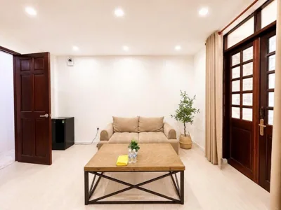 带阳台初级套房 — Uh Homestay Thảo Điền